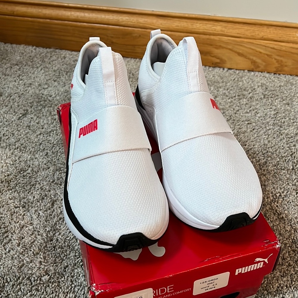 Girl’s Puma Sneakers Size 6.5